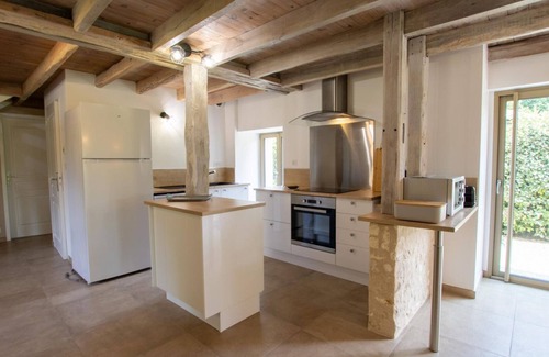 Agonac Cottage | Maison Authentique avec Piscine, Étang Privatif et Confort Moderne en Dordogne
