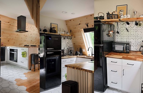 Friendship Cottage | Charming A-Frame Cottage, HOT TUB, Fire Pit, Near GOLF & Lakes, 35min to Dells!