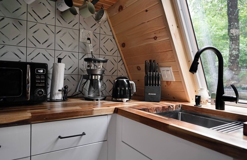 Friendship Cottage | Charming A-Frame Cottage, HOT TUB, Fire Pit, Near GOLF & Lakes, 35min to Dells!