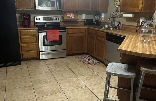 Roanoke Maison | Charming Aframe 4-bedroom Ranch house with AC and WiFi in wonderful Roanoke