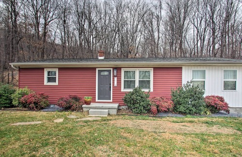Afton Cottage | NEW! Charming Afton Cottage w/ Fire Pit & Grill!