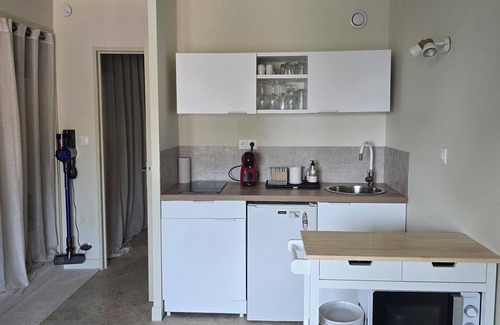 Les Lecques Appartement | CHARMING AIR-CONDITIONED STUDIO WITH SEA VIEW