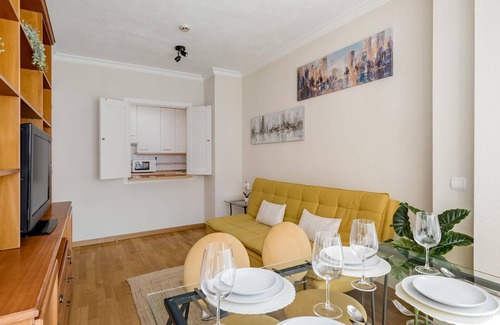 Rejas Appartement | Charming Airport V - Design apartment next to the airport