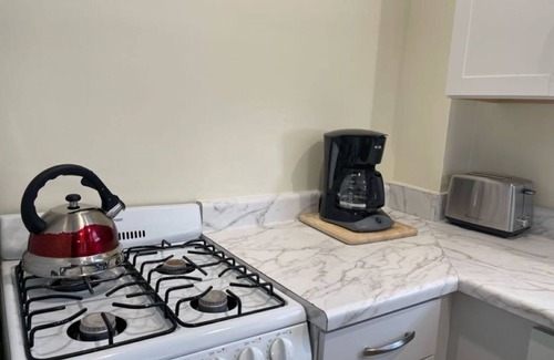 Munjoy Hill Appartement | Charming, airy apt., steps from Eastern Promenade in lovely Portland with AC