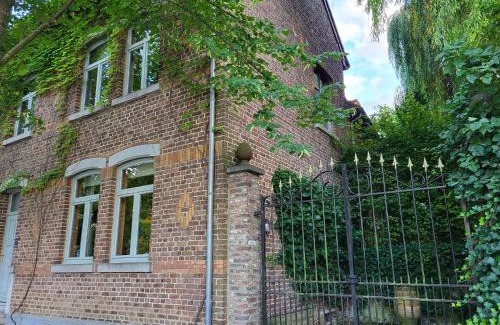 Engelmanshoven Maison | Charming and cosy ART DECO house in old historic farm with private natural pool and gardens with hiking and cycling trails nearby
