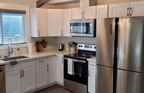 Seaview Maison | Charming and Cozy 3-bedroom house in Seaview, sleeps up to 7 people!!!