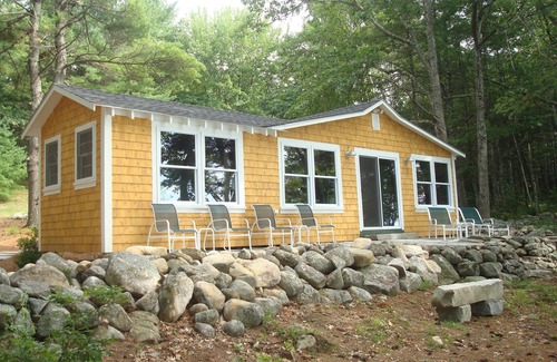 South Casco Cottage | Charming and cozy Maine cottage with picturesque views of Sebago Lake!