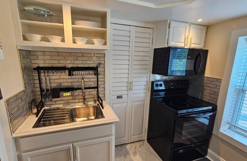 Reading Maison | Charming and enchanting apartment in uptown Reading with a mountain view.