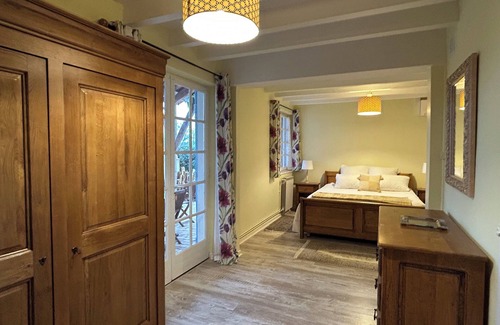 Montesquiou Lit Et Petit-Déjeuner | Charming and Private Guest Room in Bassoues