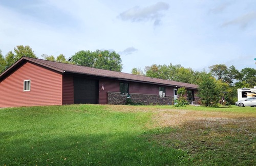 Colfax Appartement | Charming and Quiet 1-bedroom apartment in Elk Mound with AC, WiFi