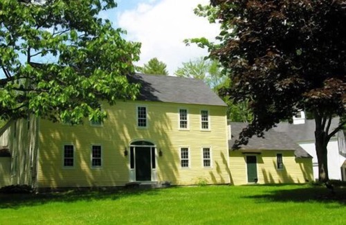 Kennebunkport Appartement | Un pays qui se sent très proche du Dock Square à Kennebunkport - Chiens Bienvenue!