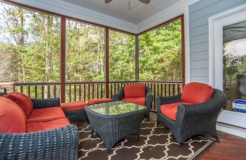 McCain Maison | Charming and spacious 6BR home near UNC, Duke, RTP