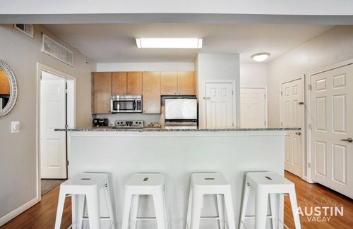 West Campus Appartement | Charming and Spacious Apt in Austin with a Pool!