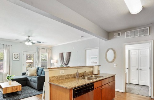 West Campus Appartement | Charming and Spacious Apt in Austin with a Pool!