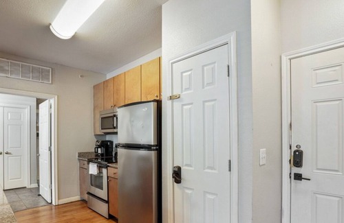 West Campus Appartement | Charming and Spacious Apt in Austin with a Pool!