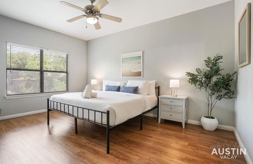 West Campus Appartement | Charming and Spacious Apt in Austin with a Pool