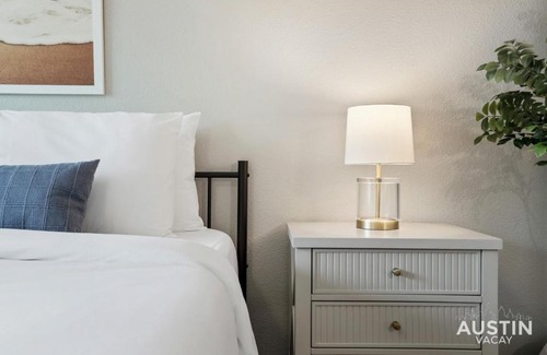 West Campus Appartement | Charming and Spacious Apt in Austin with a Pool