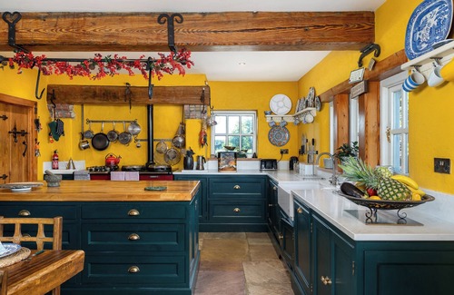 Ballynacarrigy Autre | Charming and spacious 6-bedroom farmhouse close to Center Parcs