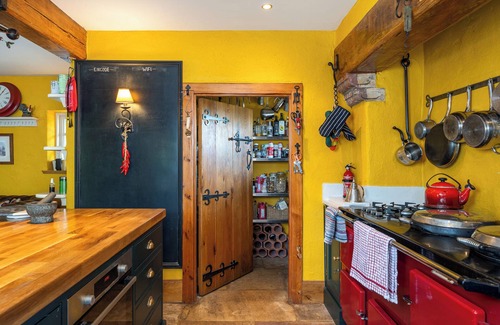 Ballynacarrigy Autre | Charming and spacious 6-bedroom farmhouse close to Center Parcs