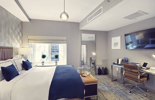 Financial District Hôtel | Charming and Stylish Queen Bedded Room with Modern Comforts in Prime Location
