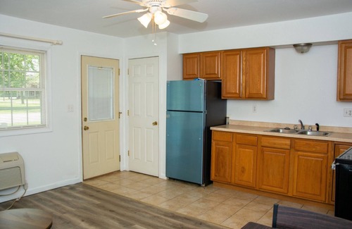 Colchester Appartement | Charming and Tranquil 1BR in Colchester, IL