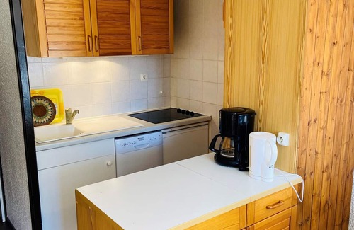 Les Deux Alpes Appartement | Charmant T2 au pied des pistes avec balcon exposé sud, idéal pour 6 personnes, proche commerces!