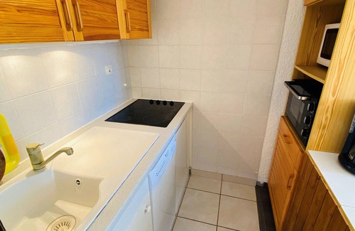 Les Deux Alpes Appartement | Charmant T2 au pied des pistes avec balcon exposé sud, idéal pour 6 personnes, proche commerces!