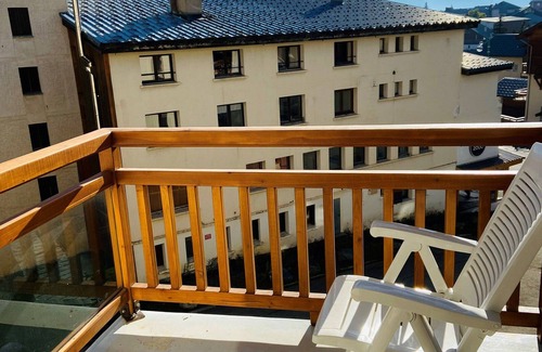 Les Deux Alpes Appartement | Charmant T2 au pied des pistes avec balcon exposé sud, idéal pour 6 personnes, proche commerces!