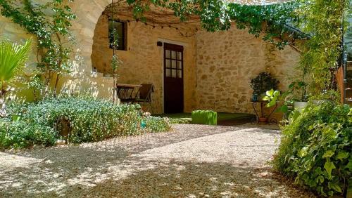 Fons-sur-Lussan Maison | Charming Apartment In The Heart Of Fons-Sur-Lussan