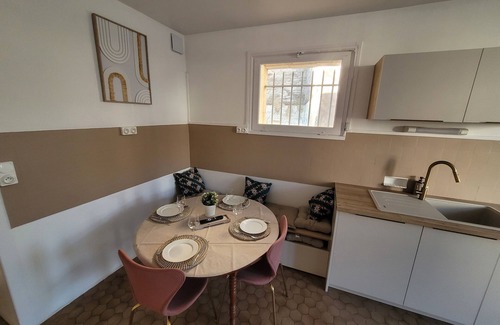 Surgeres Appartement | Charming apartment in a house with character
