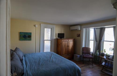 Biddeford Appartement | Charming apartment in lovely Biddeford w AC, WiFi