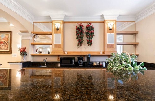 Chantilly Appartement | Charming Apartment Suite, 2 BDR, 1 BATH, Location!