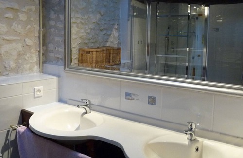 Jaulnay Appartement | charmant appartement avec vue dégagée sur Le Vieux Grenier