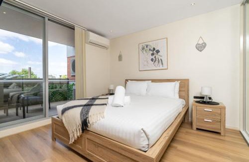 Gungahlin Appartement | Charming Apt 1min to Marketplace Gungahlin - Hosted by CanStay
