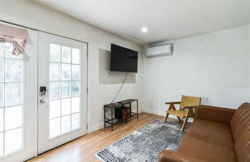 Dallas Maison | Charming Arboretum Getaway - Guest House