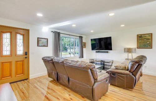 Arlington Maison | Charming Arlington Home with Hot Tub and Fenced Yard!