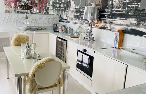 St. Johns Wood Appartement | Charmant appartement Art Déco avec vue sur le Regents Park et balcon