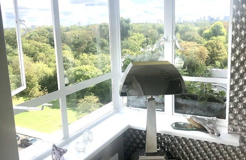 St. Johns Wood Appartement | Charmant appartement Art Déco avec vue sur le Regents Park et balcon