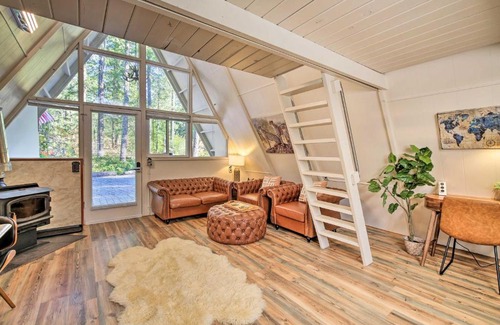Ashford Maison | Charming Ashford Cabin with Private Hot Tub!
