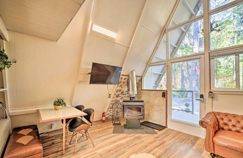 Ashford Maison | Charming Ashford Cabin with Private Hot Tub!