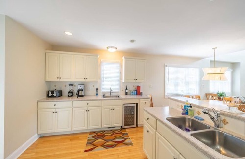 Avalon Maison | Charming Avalon Townhome with Bay and Sunset Views!