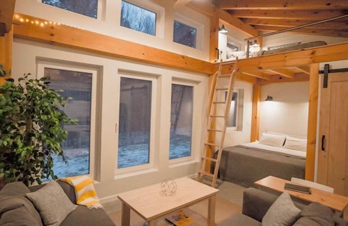 Crescent City Lit Et Petit-Déjeuner | Charming B&B with WiFi, AC in serene Crescent City