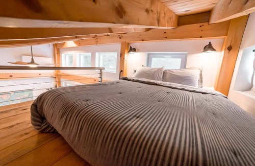 Crescent City Lit Et Petit-Déjeuner | Charming B&B with WiFi, AC in serene Crescent City