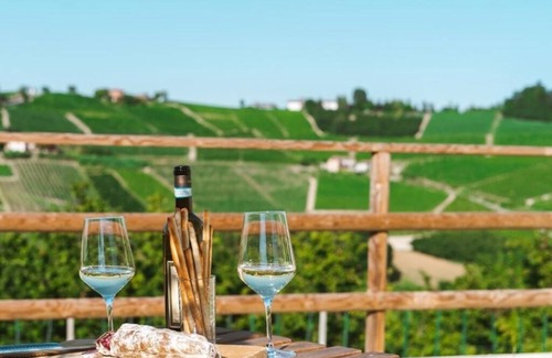 Neive Lit Et Petit-Déjeuner | Charming B&B with WiFi and AC in picturesque Piemonte