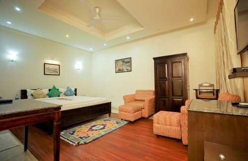 Basai Maison | Charming B&B with WiFi and AC in Wise Villa Agra 6