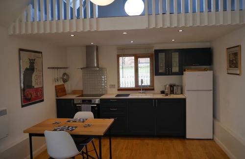 Watlington Maison | Charming barn situated it's own little orchard