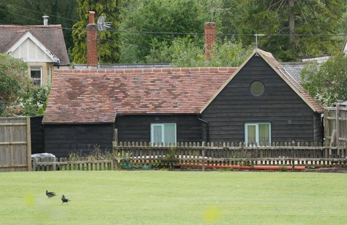 Watlington Maison | Charming barn situated it's own little orchard