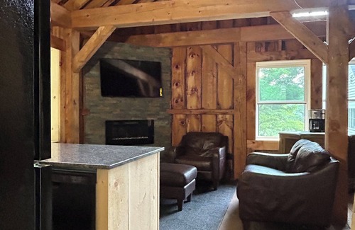 Peterborough Maison | Charming barn studio apt, in lovely Peterborough NH overlooking the downtown.