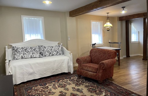 Trumansburg Appartement | Charming Barn Studio - Sleeps 4