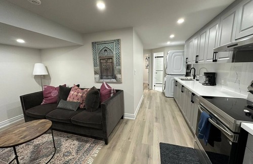 Meadowvale Village Maison | Charming Basement Apartment with Free Parking